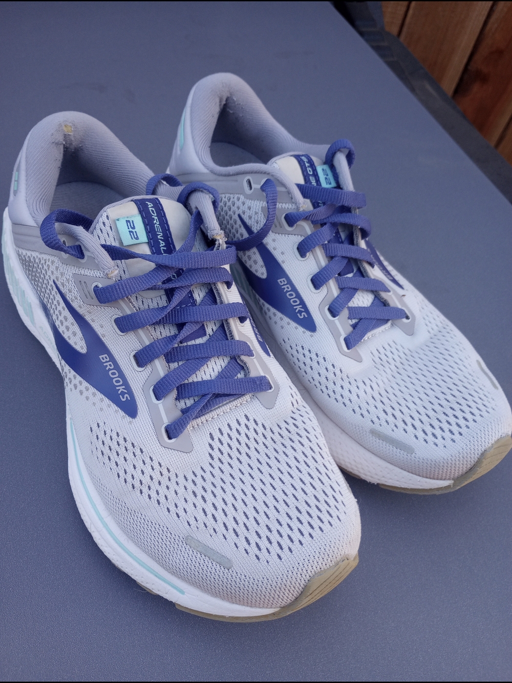 Brooks GTS 22 Women's Running Shoes Gray/Blue Purple. Size 8